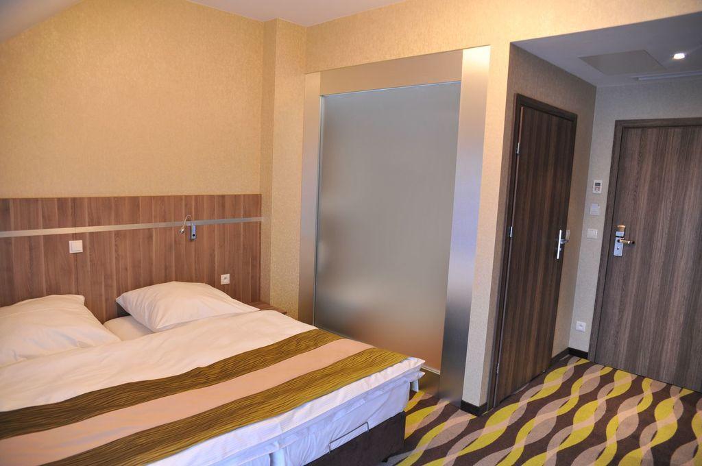 Oswald Arena Hotel Jemielnica Luaran gambar